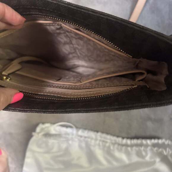 Michael Kors Jet Set Travel Large Logo Messenger Bag - Picture 3 of 4